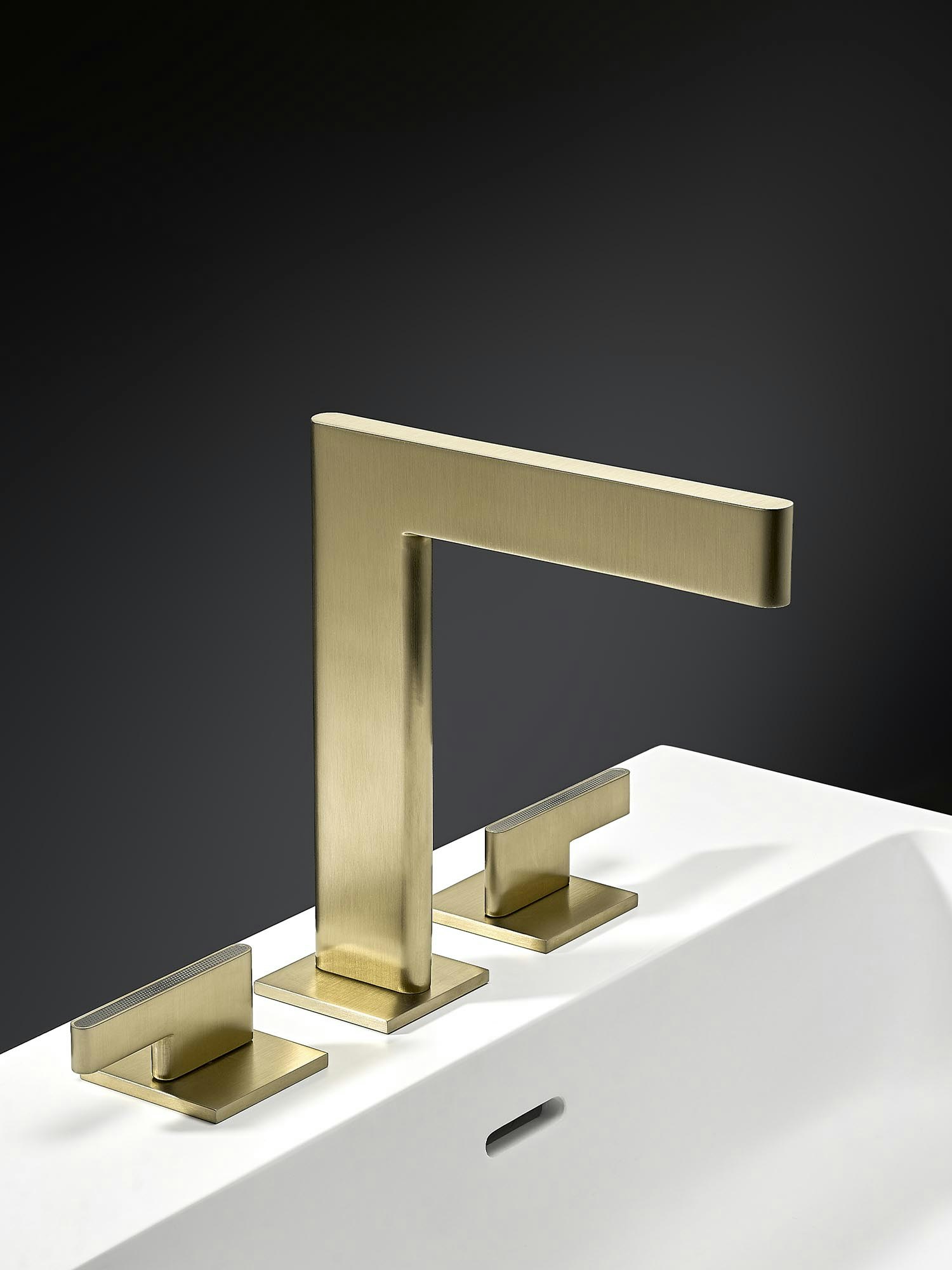 Icon-x - titanium with lever handles | U7M — Collections — THG